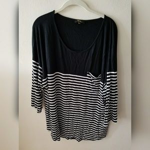 Black/White striped dressy pocket T 💖